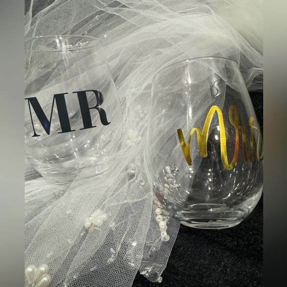 Mr. And Mrs Wine Glasses - Picture 4 of 7